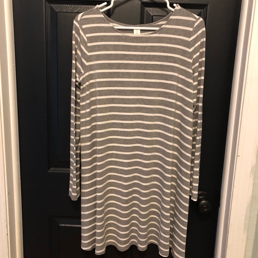 Old Navy gray/white stripe long sleeve swing dress